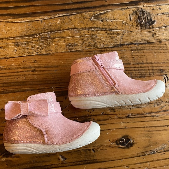 EUC Pink Swede Stride Right Boots w/Bow - Picture 4 of 7